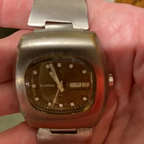 Vintage Clinton, Water and Shock Resistant Watch - Picture 7 of 12